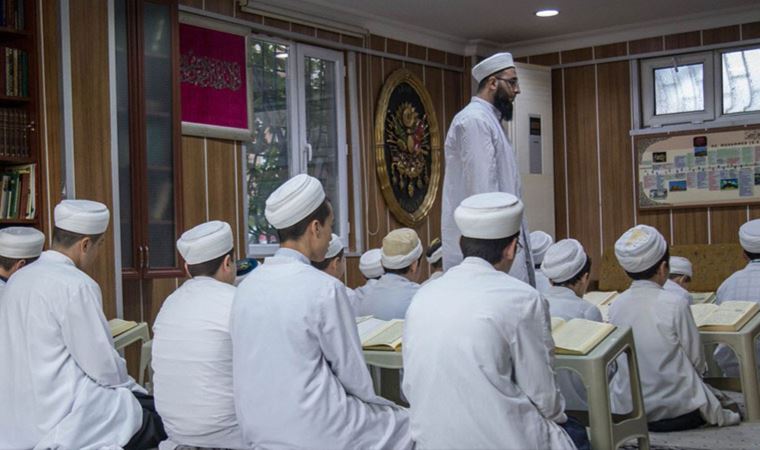 İstanbul'un göbeğinde medrese açtılar
