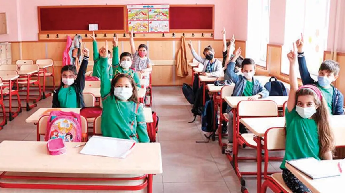 Çocuklara ‘miras’ yoksulluk: Bir test kitabını üç öğrenci kullanıyor