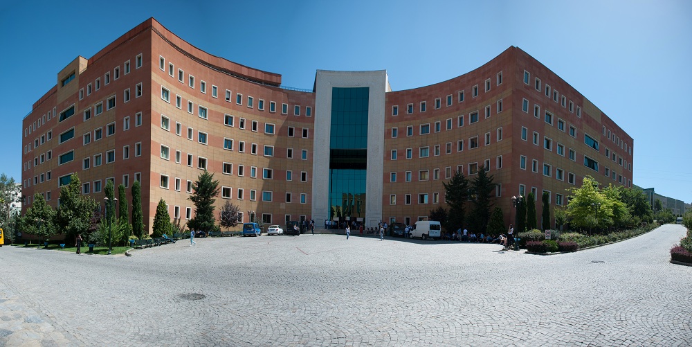 Yeditepe Üniversitesi Rektörü'nden skandal 'kılık kıyafet' yazısı