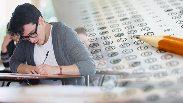 Elle yazılmış sorular da inceleniyor: Havuzdaki tüm sorular incelemede