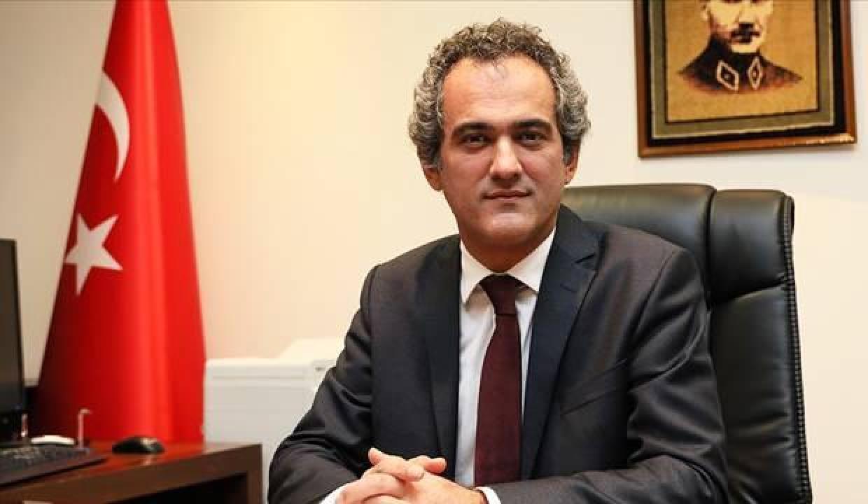 Bakan Özer: Kadınlarımız başörtüsünden dolayı yurt dışına gittiği zaman neden beyin göçünden bahsetmediniz?