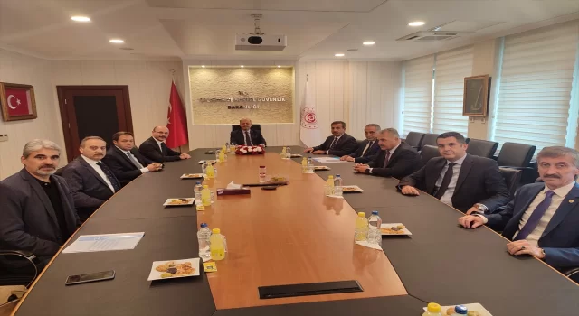 TÜRKİYE KAMU-SEN'DEN ÇALIŞMA BAKANI VEDAT BİLGİN'E ZİYARET