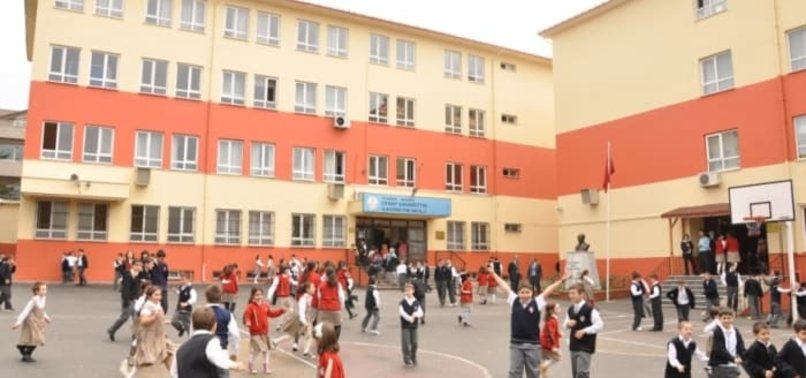 Okulun yıkım işini alan firma, okul alanındaki kömürü çaldı!