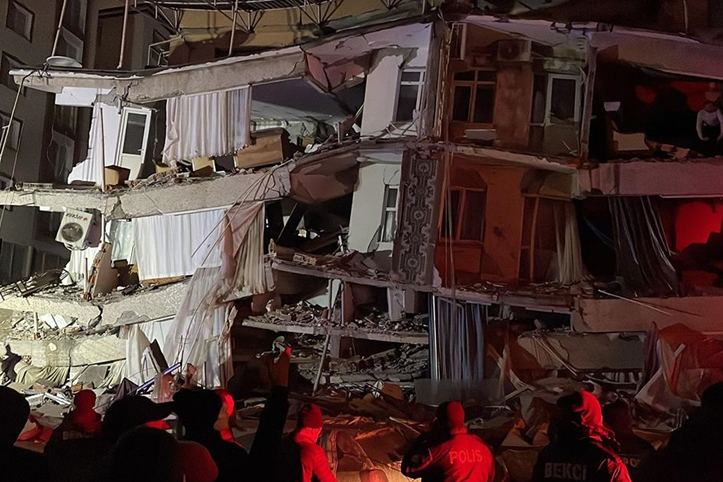 7,4'lük deprem sonrası valilerin görev yerleri değiştirildi