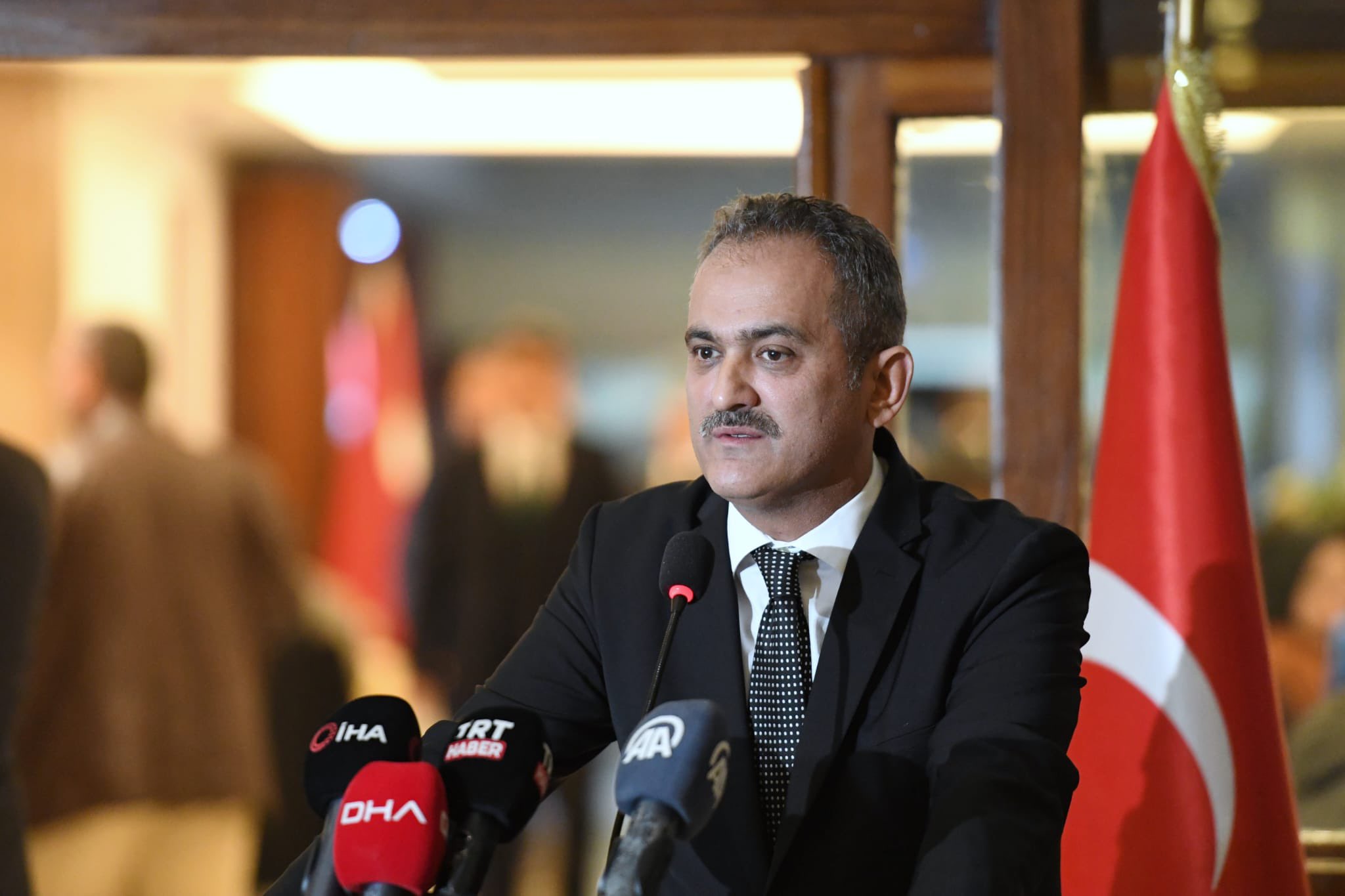 Bakan Özer: 4 ilde iki hafta, 6 ilde birer hafta tatil