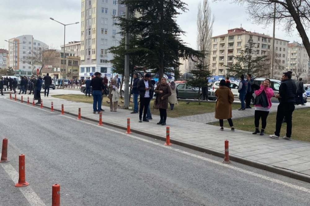 Kayseri'de korkutan deprem