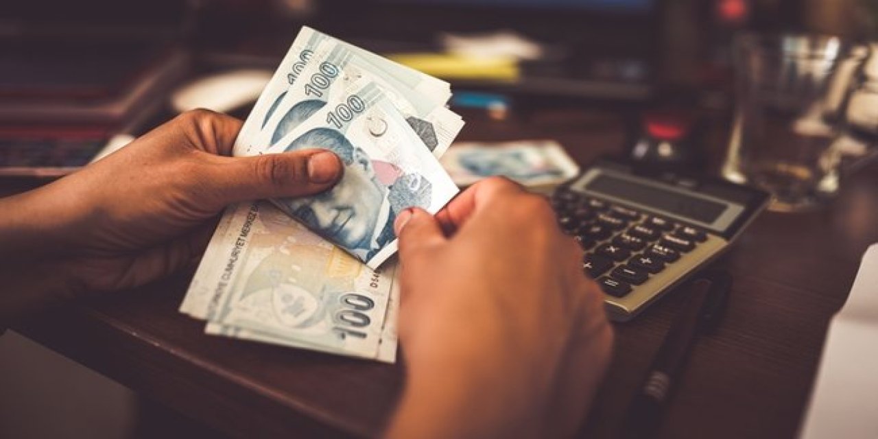 Kadrolu işçi maaşlarına yüzde 110 zam yapıldı! En düşük kadrolu işçi ücreti 11 bin TL'den 23 bin TL'ye yükseltildi.