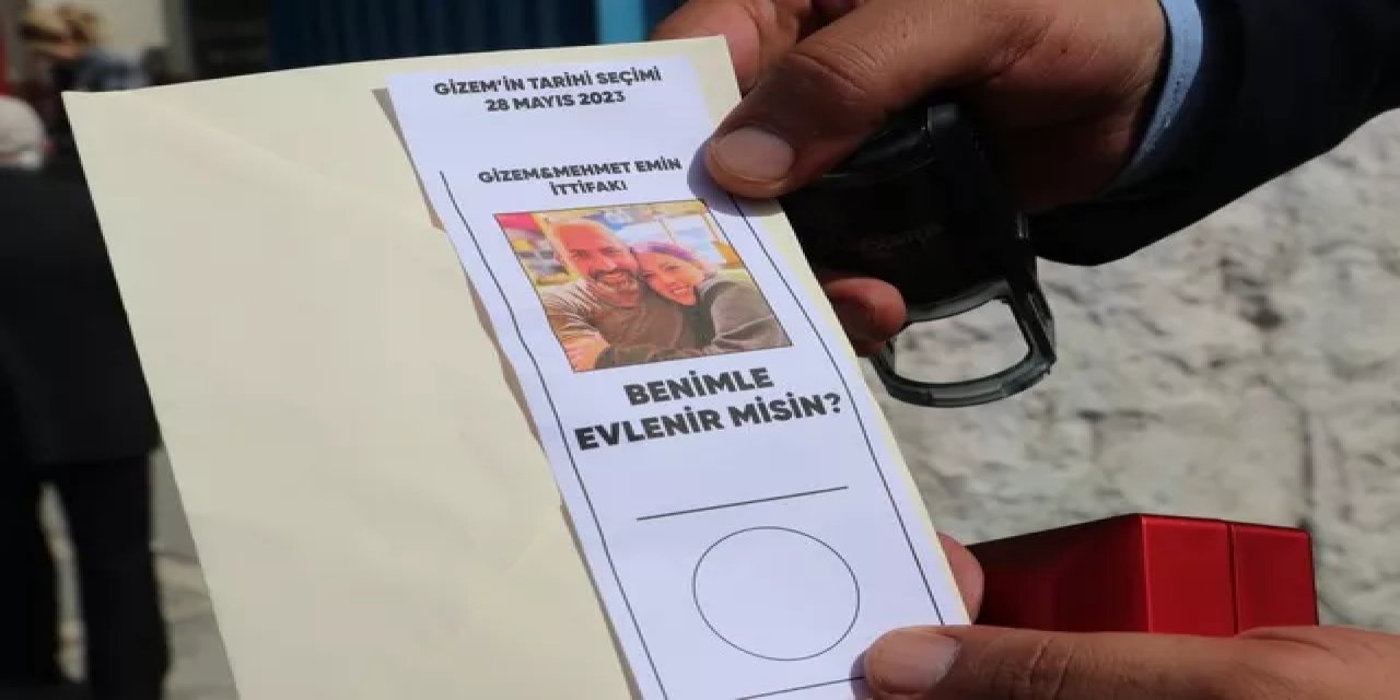 Oy kullanmaya gittiği sandıkta sürpriz evlilik teklifi ile karşılaştı!