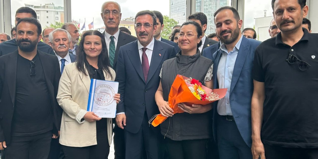 Kamu Mühendisleri Platformu Sorunlarını Anlatan Dosyayı Cumhurbaşkanı Yardımcısı Cevdet Yılmaz'a İletti.