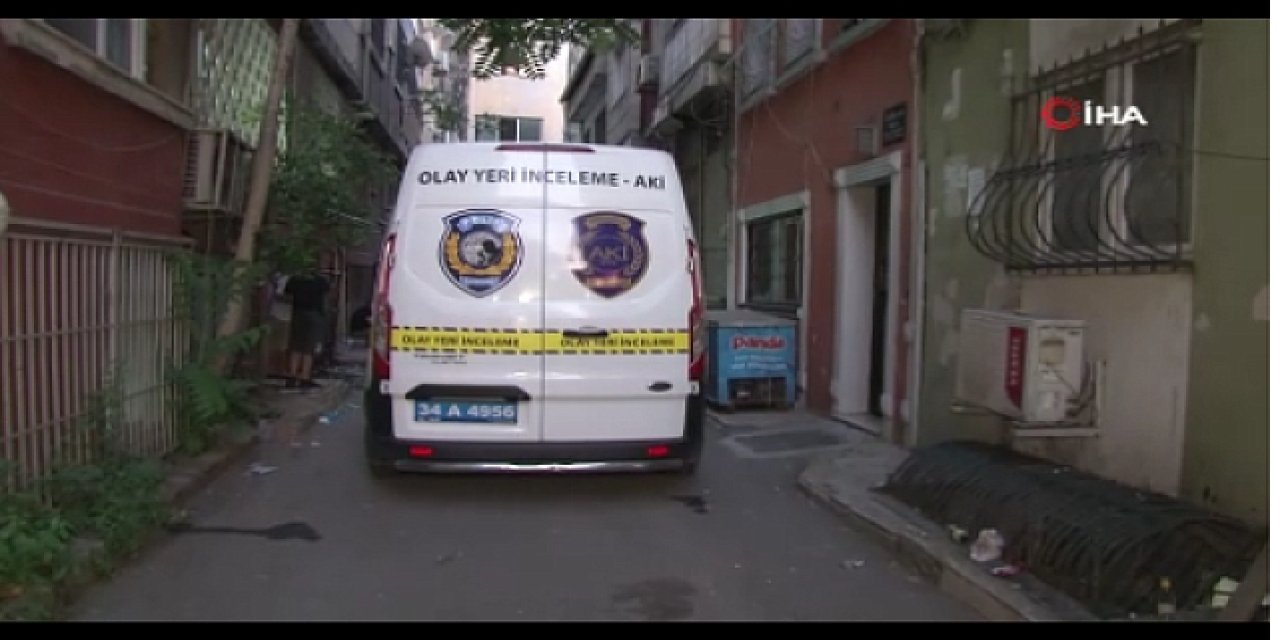 Fatih'te sevgilisinin çalıştığı yere giden şahıs, önce kadına ardından ise kendisine ateş etti