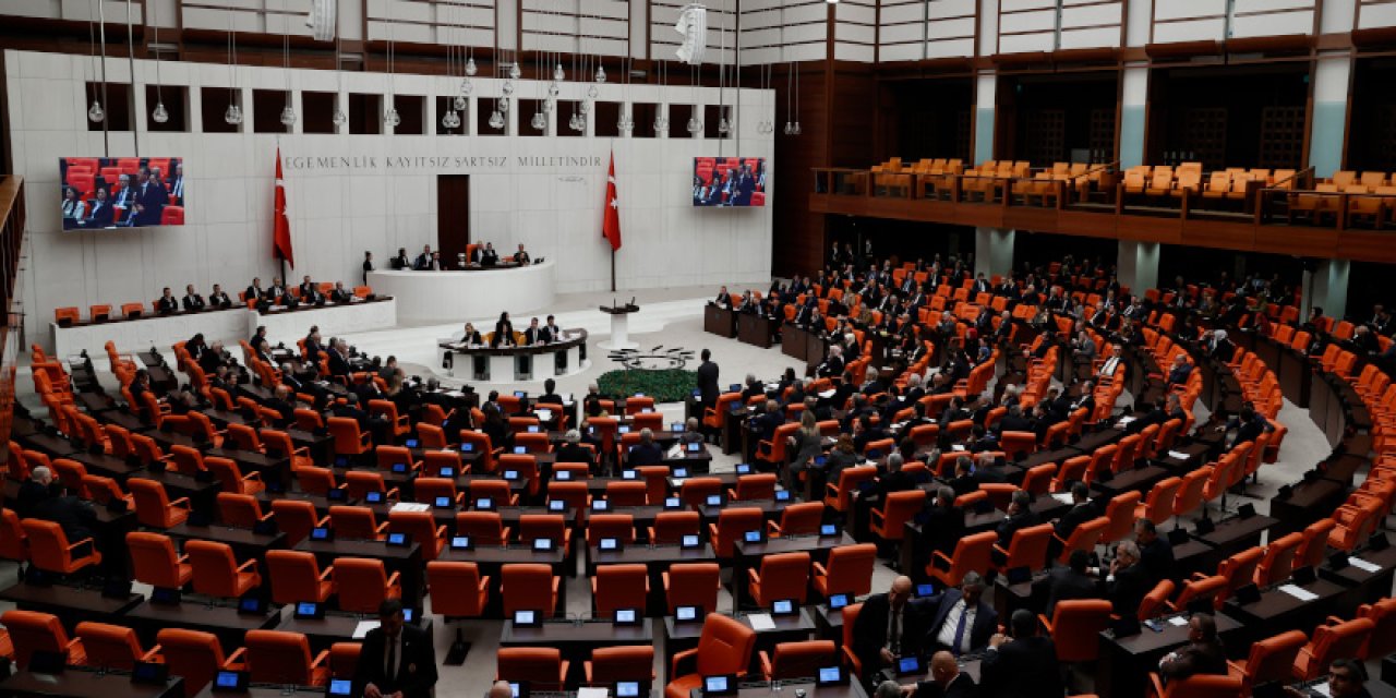 'Anayasa değişikliği' için 1 Ekim tarihinde kollar sıvanıyor