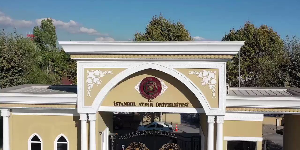 İstanbul Aydın Üniversitenin Yaptığı %110 Zam Öğrencileri İsyan Ettirdi.