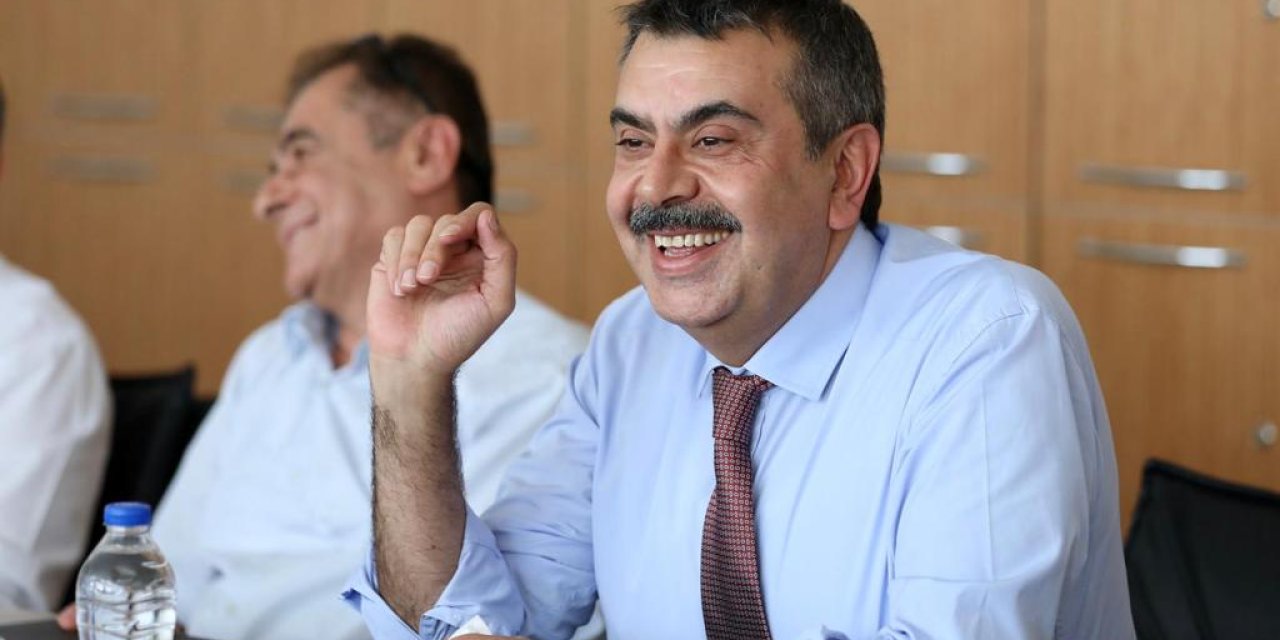 Öğretmen istiyor, Bakan Yusuf Tekin yapıyor