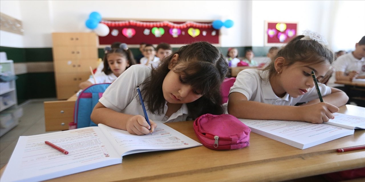 Bugün sağanak yağış ile sel felaketi yaşayan İstanbul’da okullar yarın tatil olacak mı?
