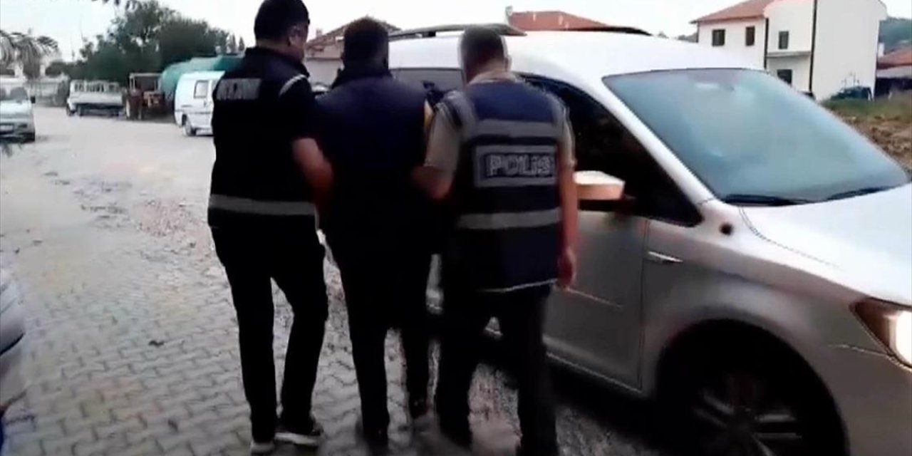 5 ilde Fetullahçı Terör Örgütü'ne (FETÖ) yönelik operasyonda 25 şüpheli gözaltına alındı.