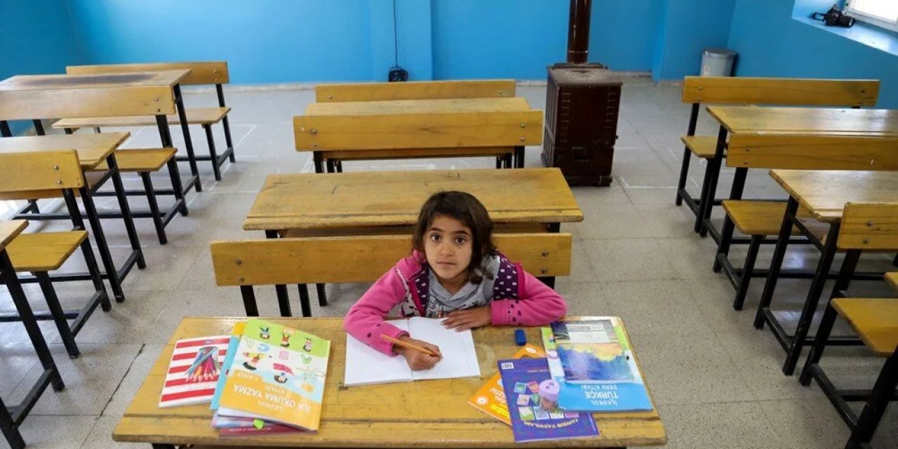2 derslikli okulun tek öğrencisi var