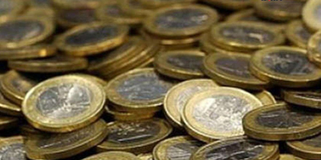 Cumhuriyetin 100. Yılına özel madeni 5 TL çıktı ve halkın beğenisine sunuldu