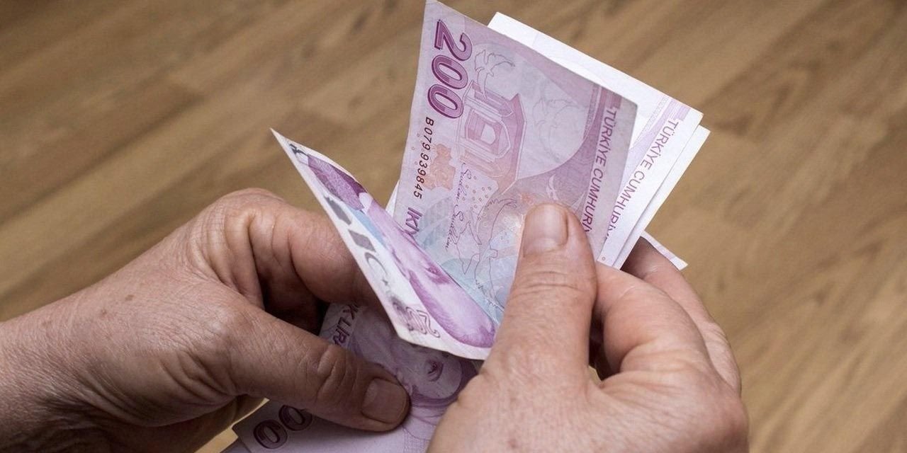 Emekliler müjde! İkramiyeler yarın hesaplara yatmaya başlıyor! İşte ikramiye yatma tarihleri!