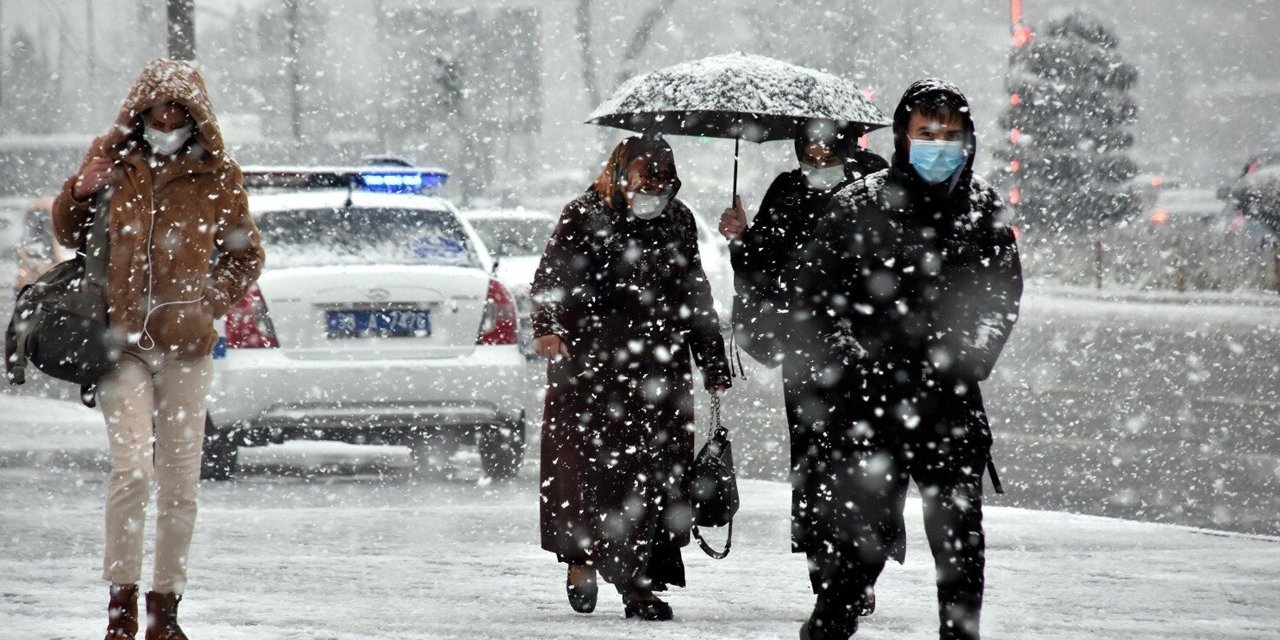 Mevsimin ilk karları düştü! Devamı gelecek! Meteoroloji uzmanları açıklıyor!