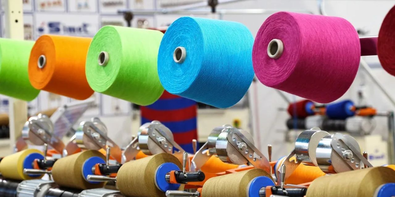 İthalat baskısı altında zor günler geçiren tekstil sektörüne, gümrük vergilerinde yüzde 100’e varan bir oranda artış gerçekleşti