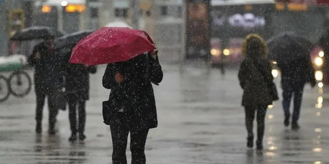 Meteoroloji uzmanları uyarmıştı! Yurt genelinde kuvvetli yağış ve fırtına devam ediyor!