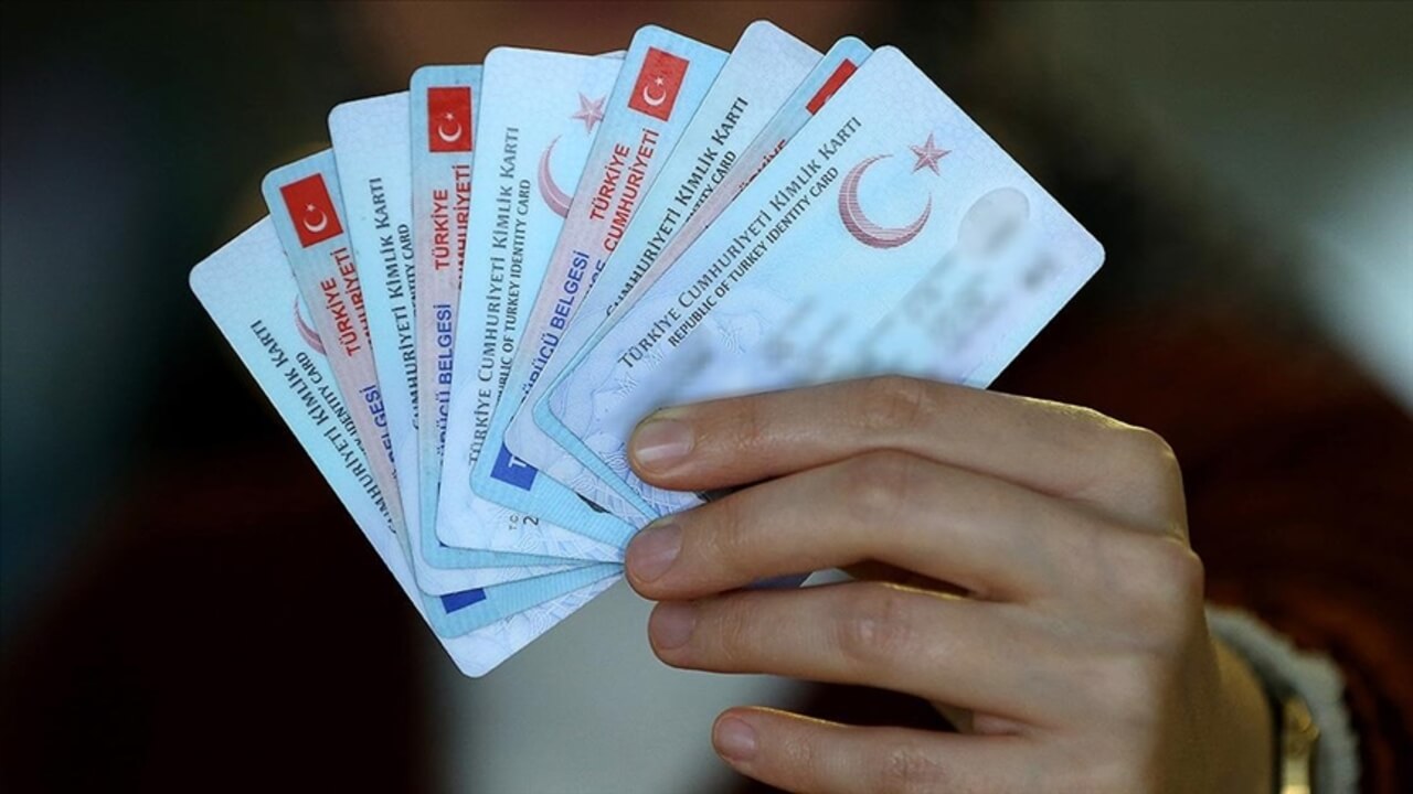 Kimlik kartları ile ilgili yeni bir döneme giriş yapıldı! Bakanlık o konuyla ilgili düğmeye bastı!