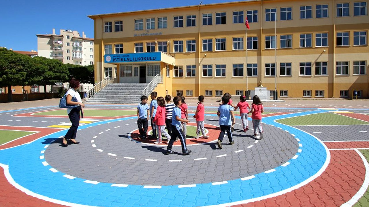 Dört gün okul üç gün tatil programı ile birlikte yeni dönem başlayacak! Öğrenciler için müjdeli haber verildi!