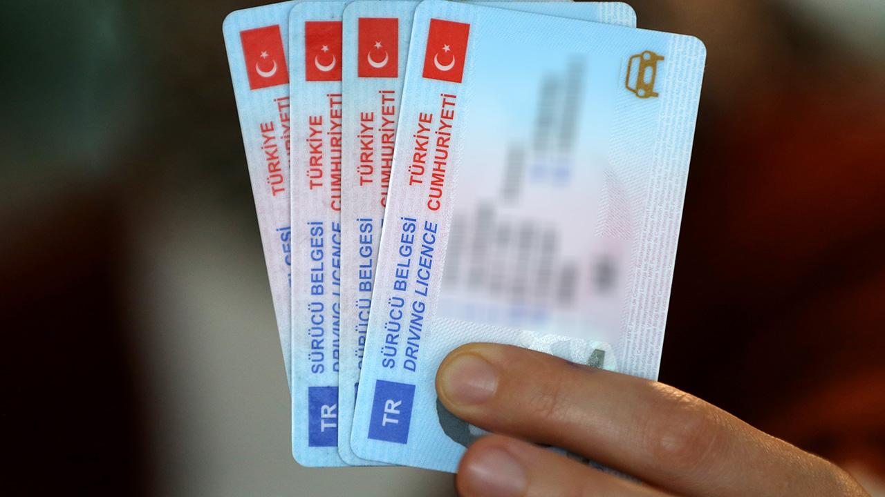 Eski Tip Ehliyet Sahipleri Dikkat! Yenileme Süresi Dolmadan İşlemleri Yapın