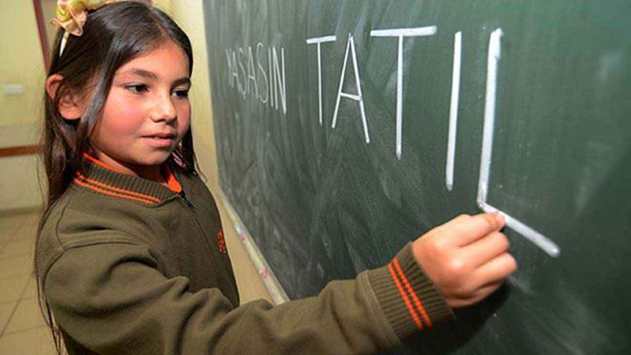15 tatil uzatıldı mı? İkinci dönem ne zaman başlayacak?