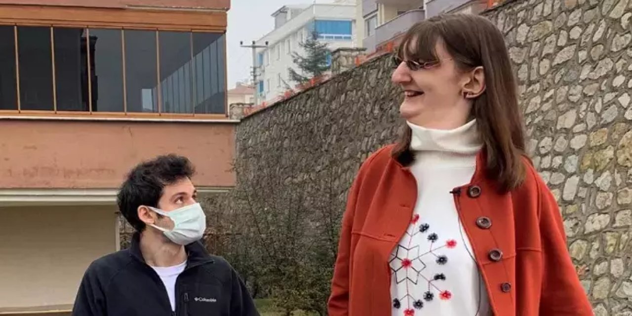 Dünyanın En Uzun Kadını Rekoru Türkiye'de: Boyu 2 Metre 15 CM! Hikayesi Yabancı Basında!