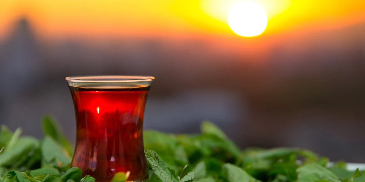 Türk Çayı tiryakileri dikkat: Çay demlerken neden karbonat atılır?