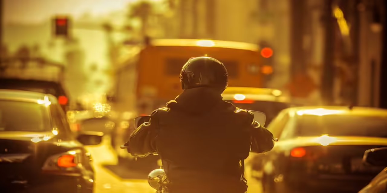 Hangisi Daha Tehlikeli: Motosiklet mi Araba mı?