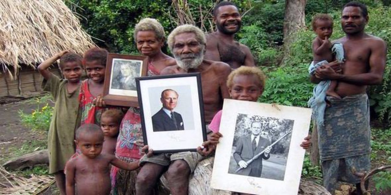 Ancak Filmlerde Olur Sanıyorduk: Afrika Kabilesi İngiliz Prensine Tapıyormuş!