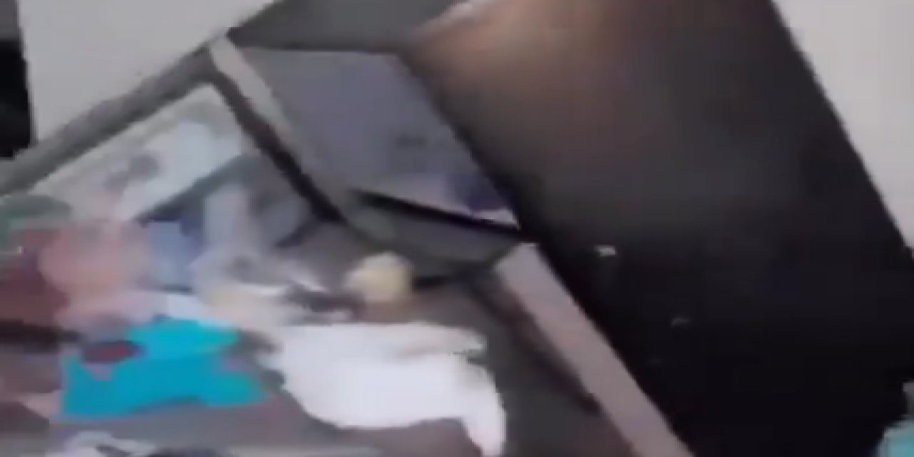İnanılmaz ama bu evi bu hale getiren telefon bağımlısı bir çocuk