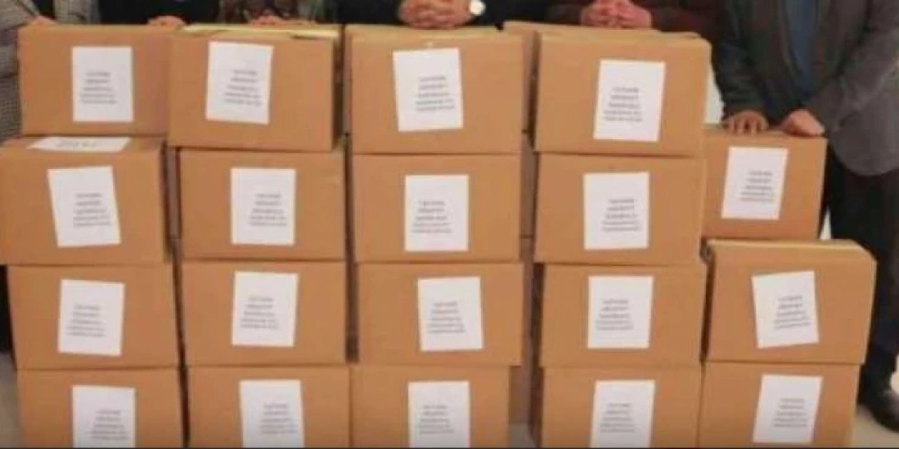 O belediye başkanı tebrik çiçekleri yerine ramazan kolisi kabul ediyor