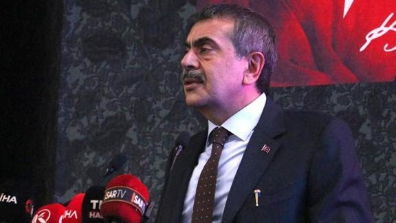 t25-bakan-tekin-okullarimizda-912.jpg