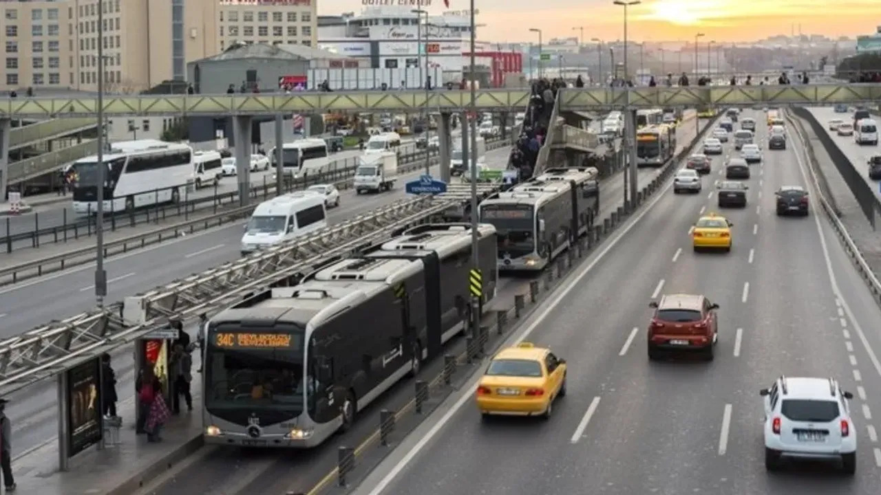 metrobus-guzergahi-kritik-gunlerde-degisiyor-1.jpeg